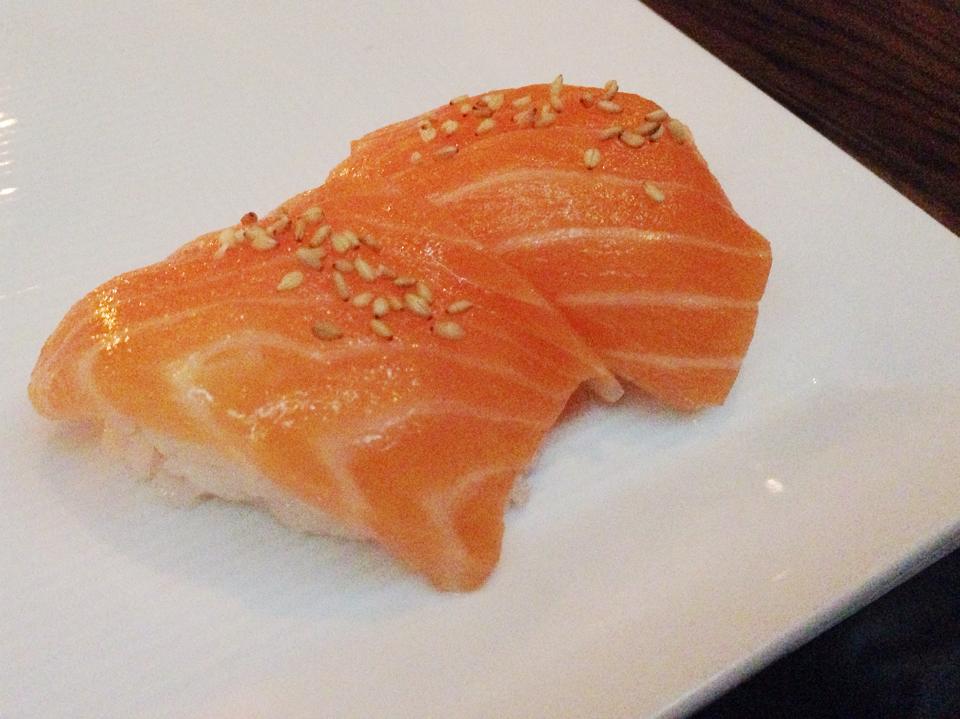 (4) Salmon Sushi (2-pc)